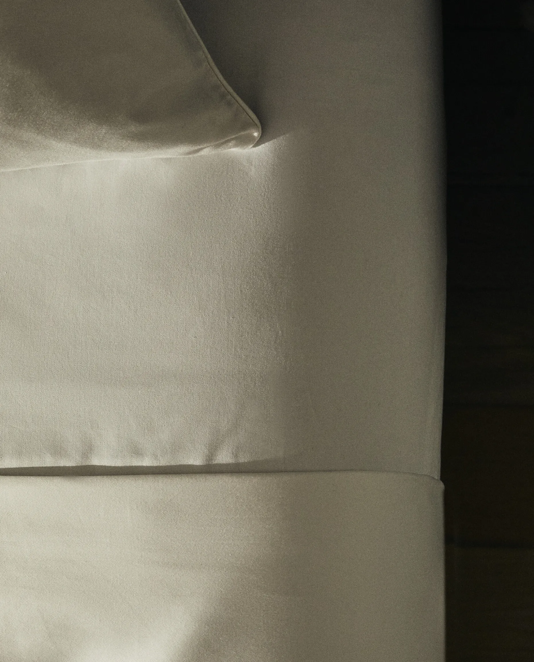 (300 Thread Count) Sateen Fitted Sheet