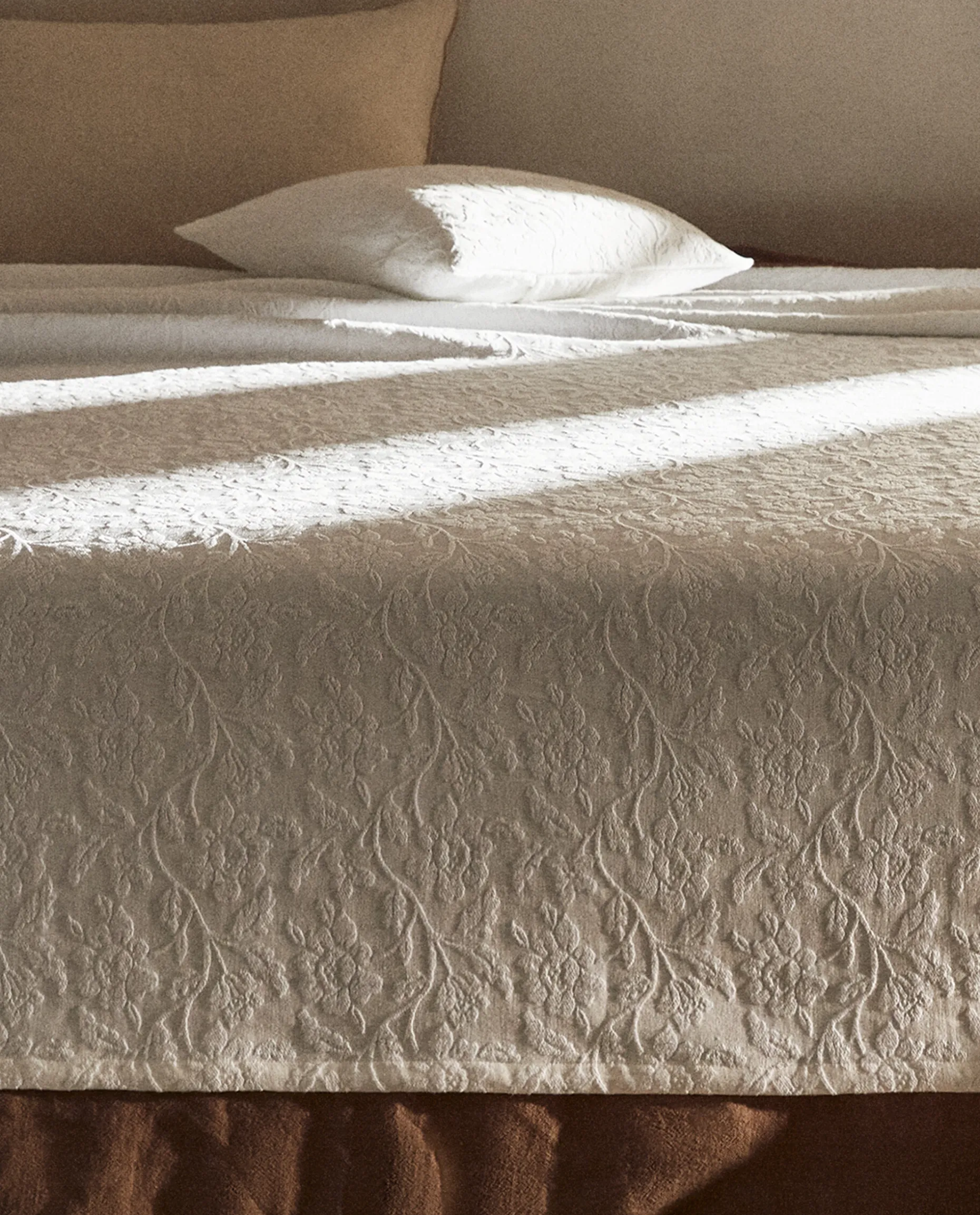 Bedspread With Floral Embroidery