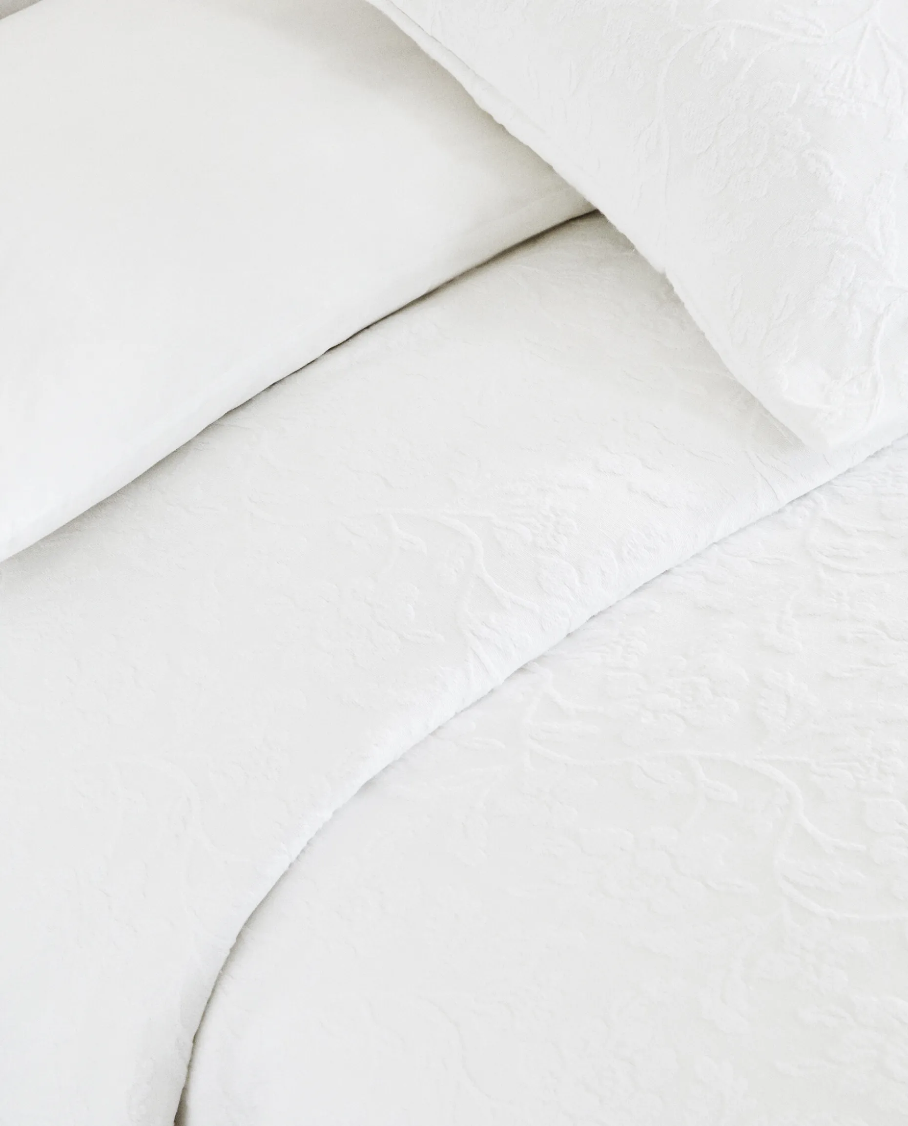 Bedspread With Floral Embroidery
