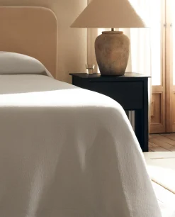 Bedspread With Pleated Ruffle