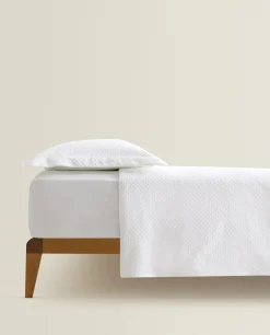 Bedspread With Polka Dot Design