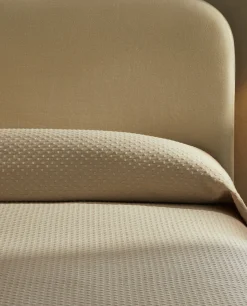 Bedspread With Polka Dot Design