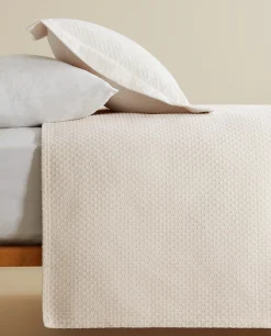 Bedspread With Polka Dot Design