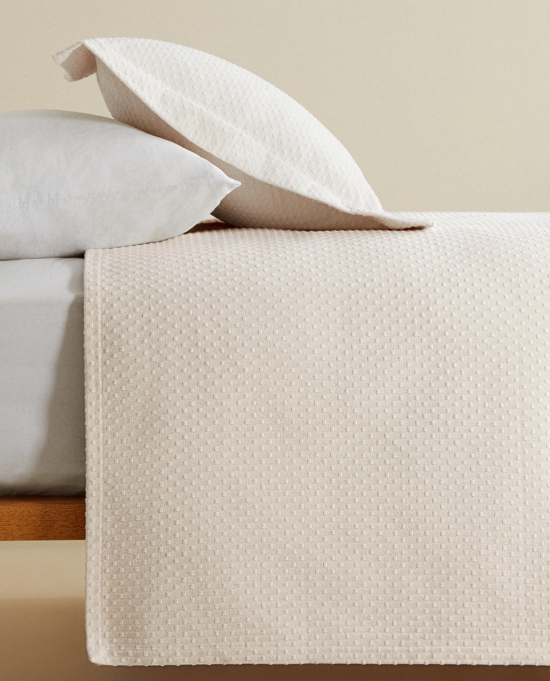 Bedspread With Polka Dot Design
