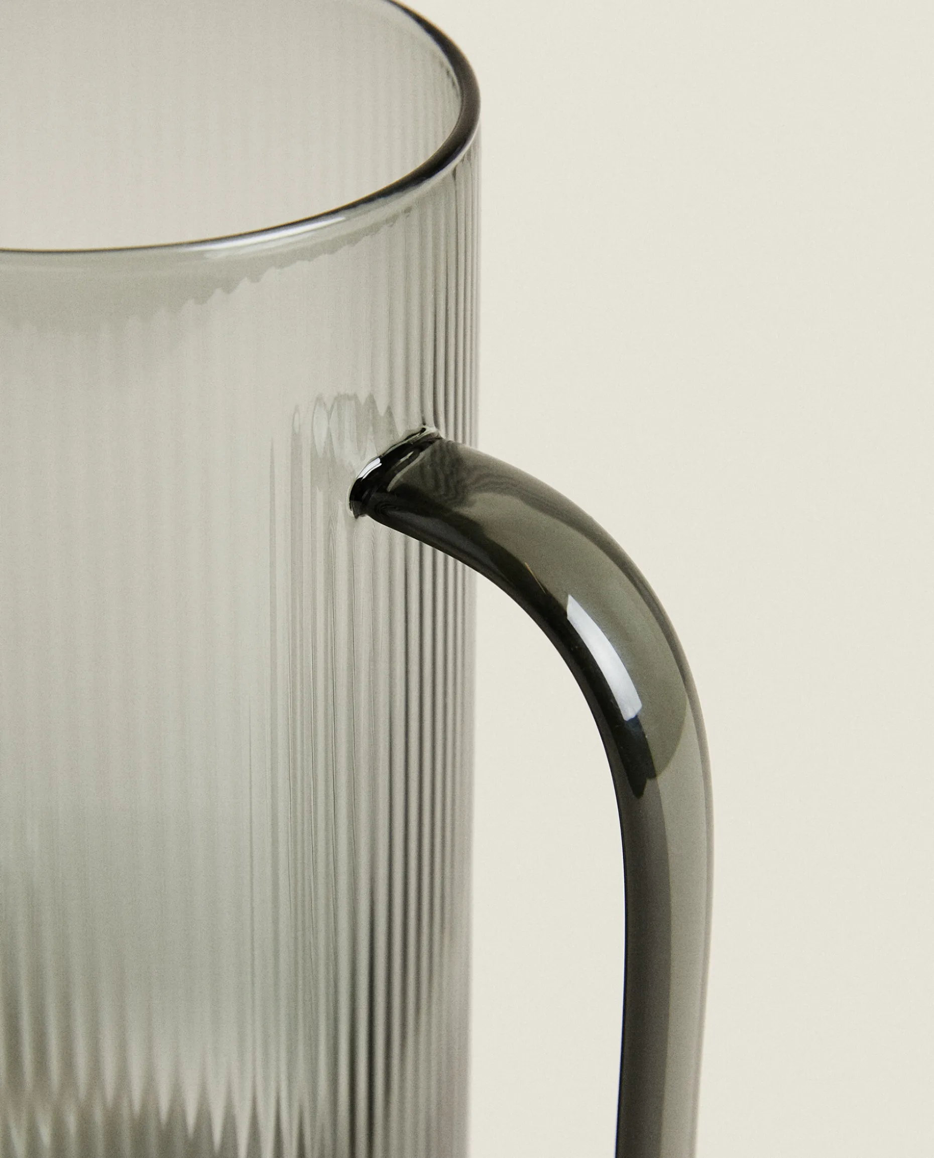 Borosilicate Glass Pitcher With Line Design
