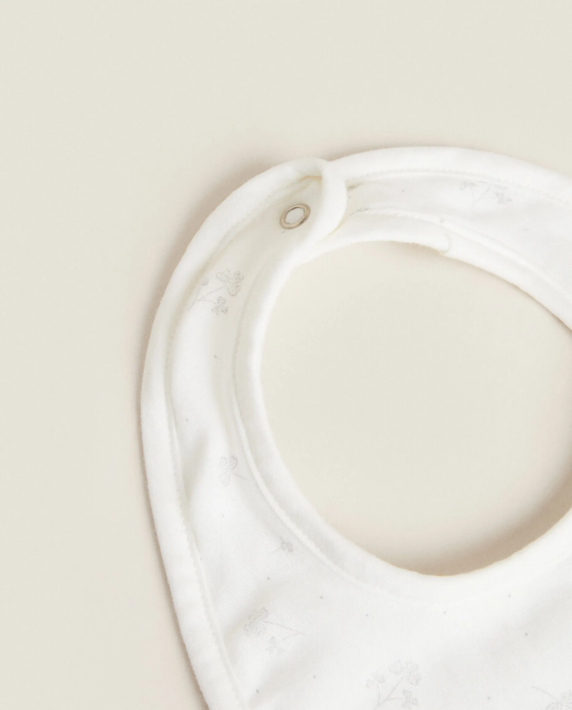 Chiffon Clover Bib