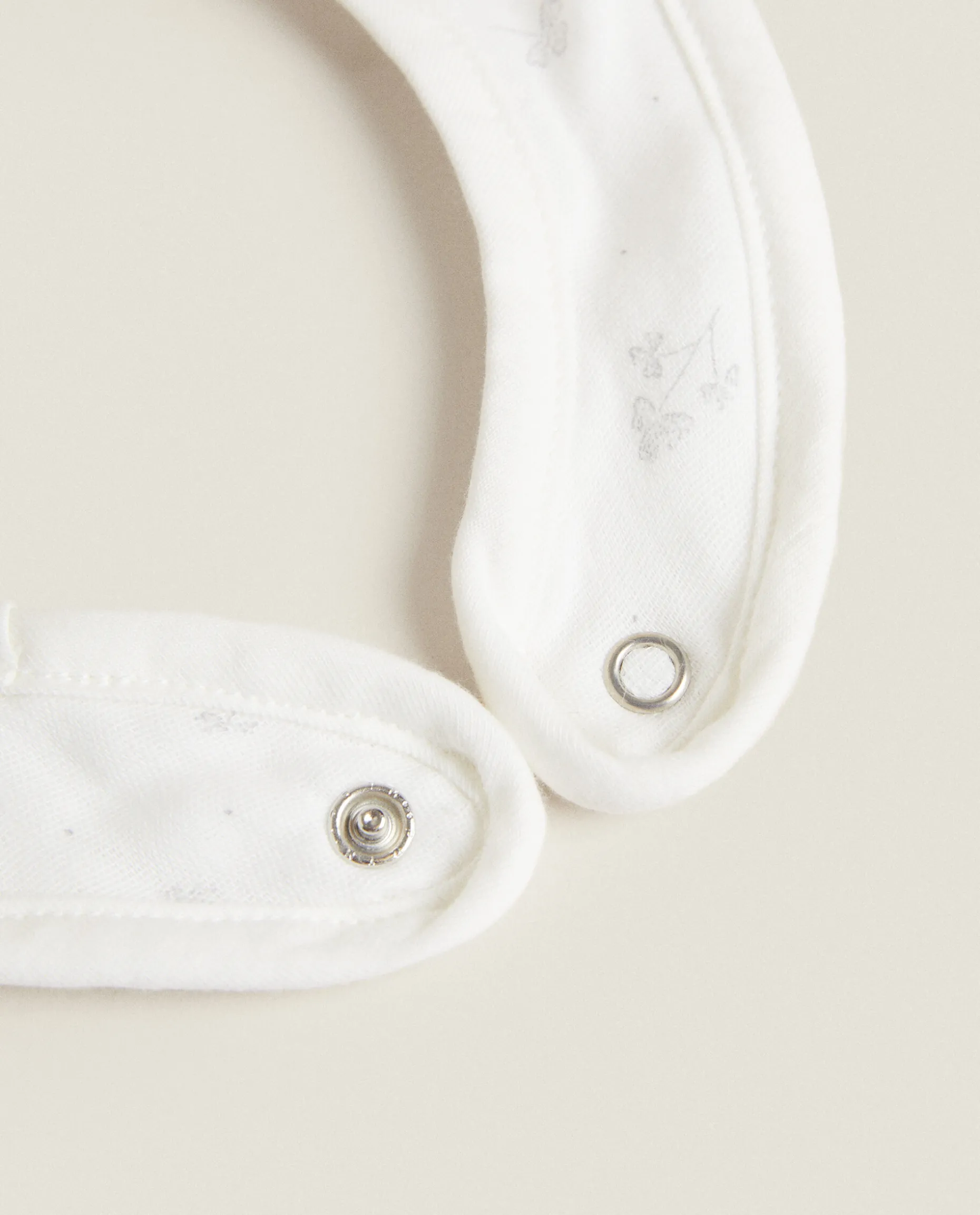 Chiffon Clover Bib