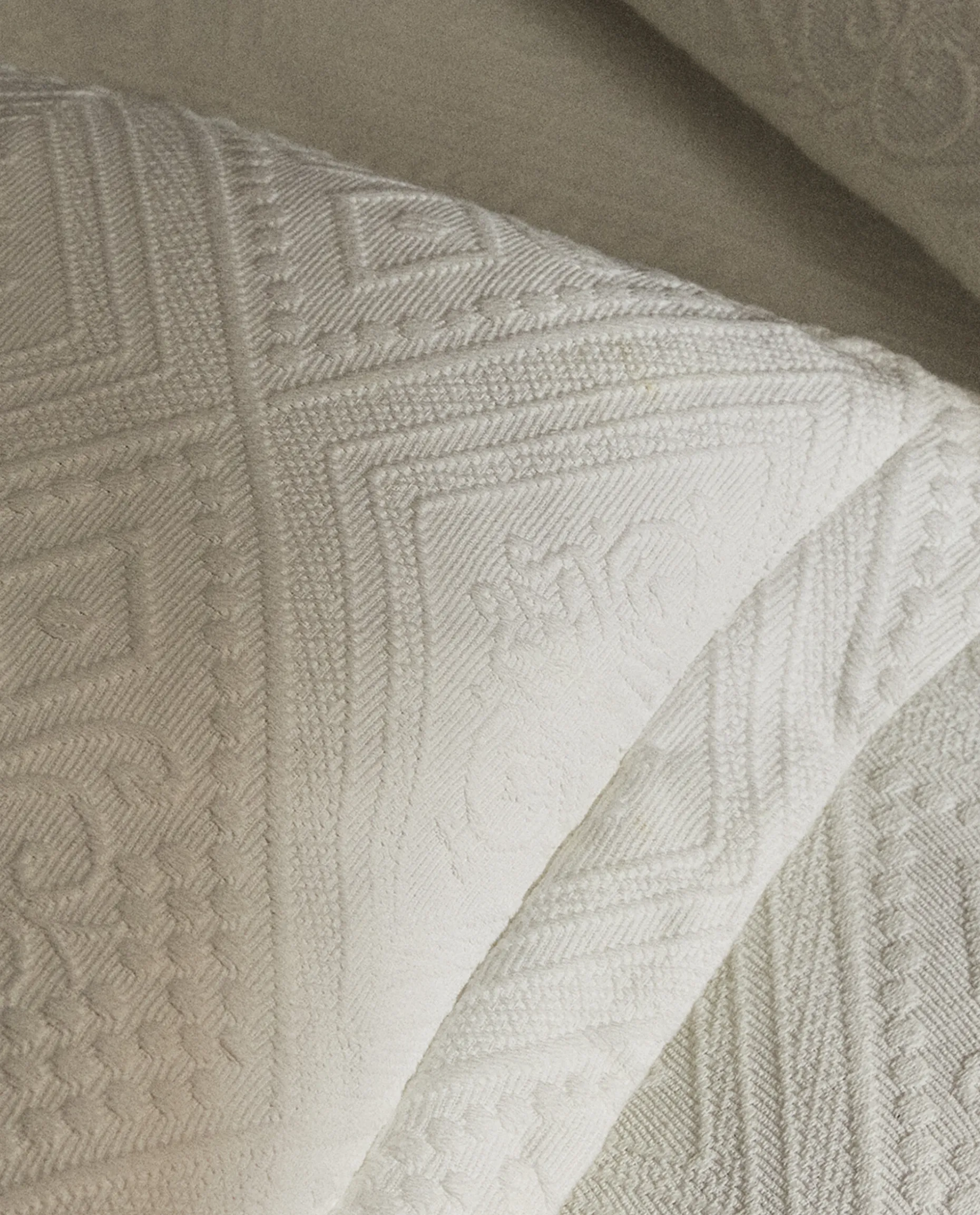 Cotton Throw Pillow Cover With Geometric Design