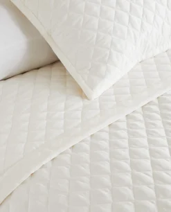 Diamond-Pattern Quilt