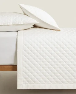 Diamond-Pattern Quilt