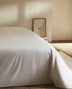 Duvet Cover With Colored Piping Detail