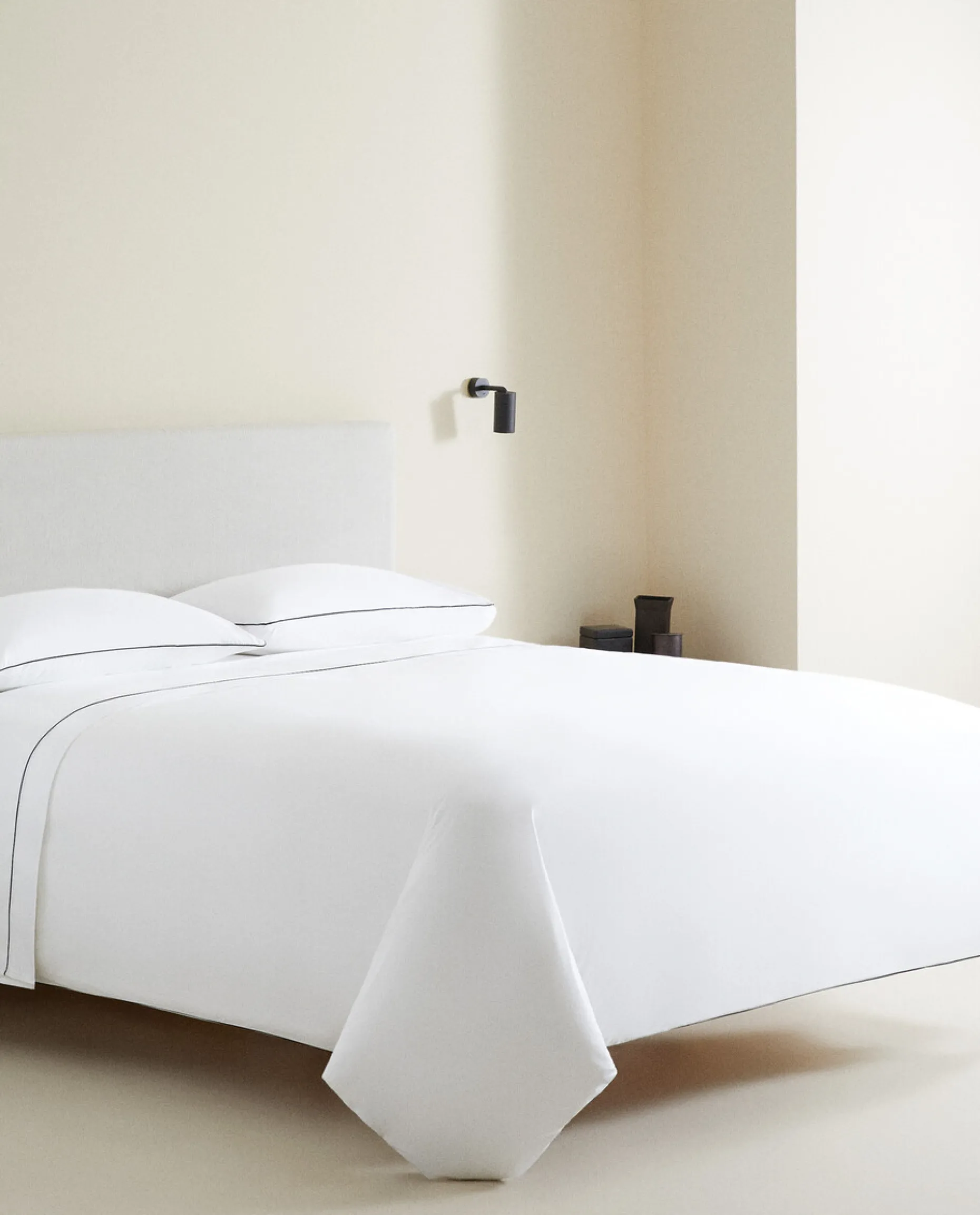 Duvet Cover With Colored Piping Detail