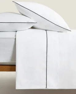 Duvet Cover With Colored Piping Detail
