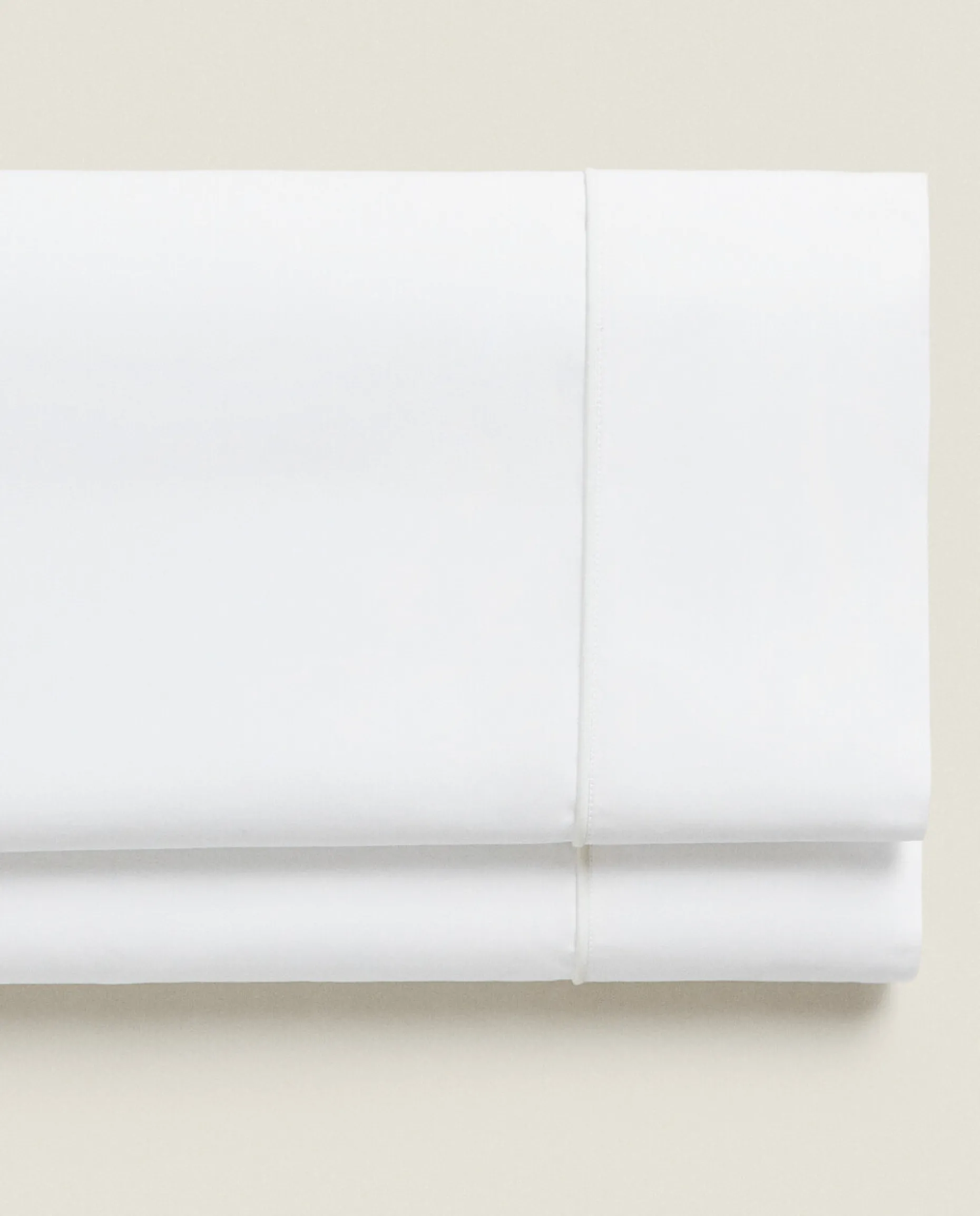 Flat Sheet With Colored Piping Detail