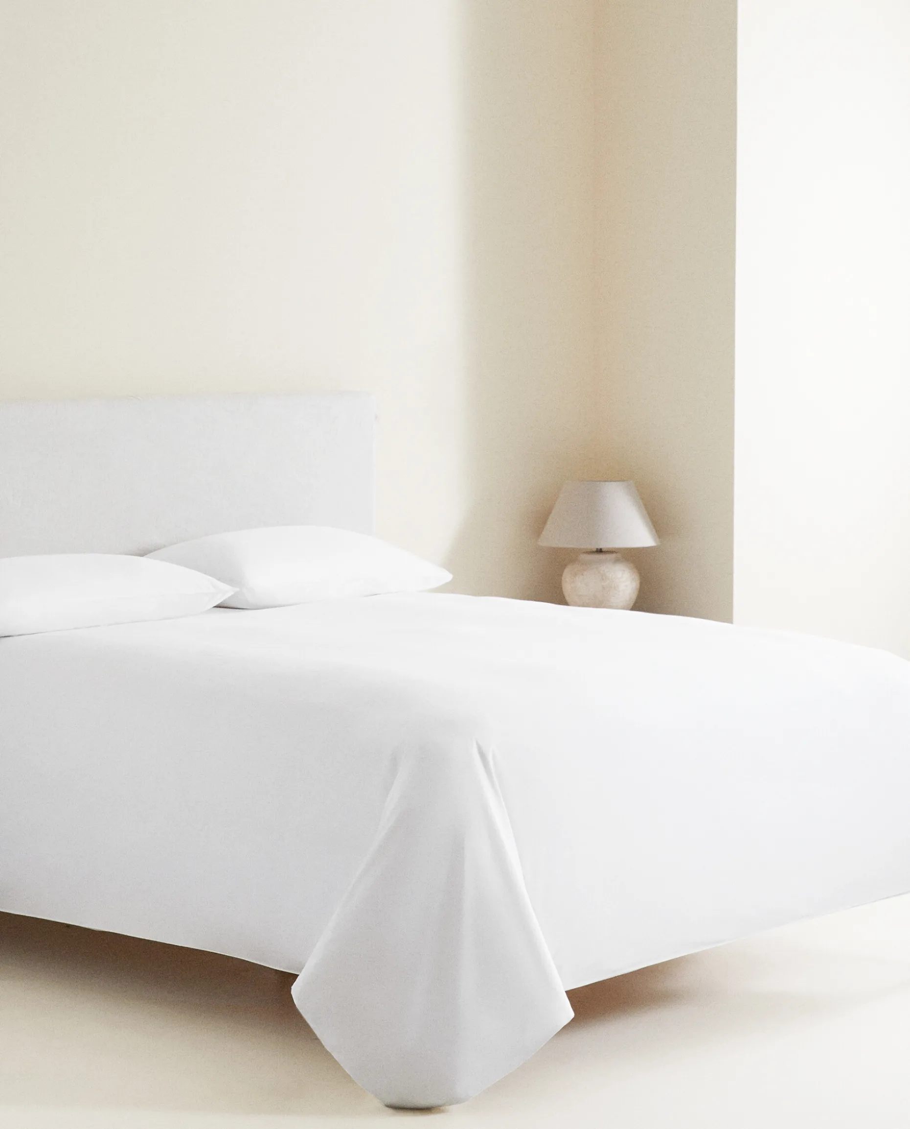 Flat Sheet With Colored Piping Detail