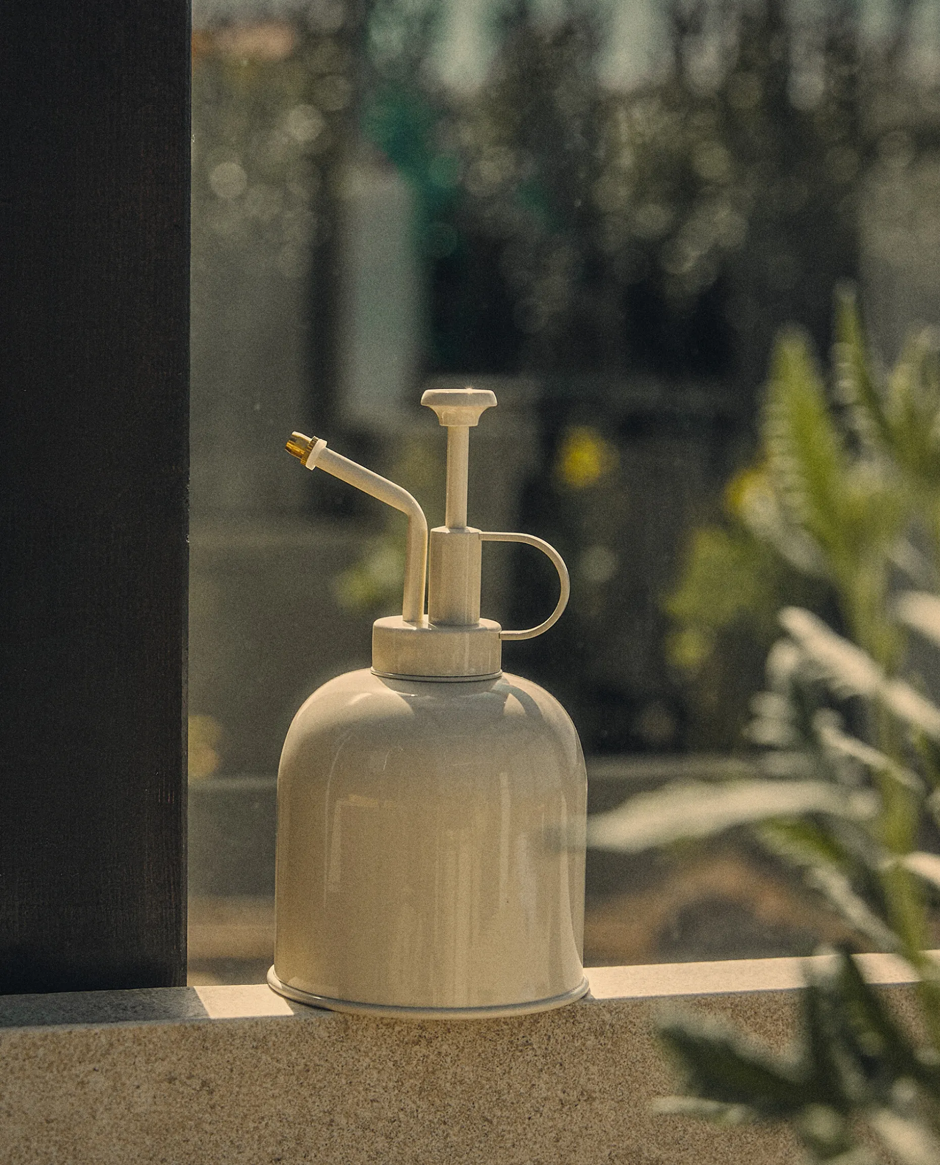 Lacquered Steel Sprayer