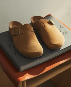 Leather Clogs With Buckle