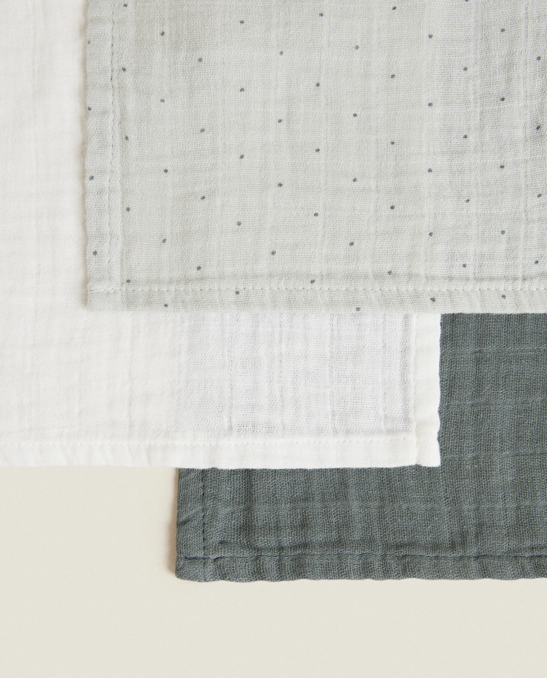 Multicolored Muslin Cloths (Pack Of 3)