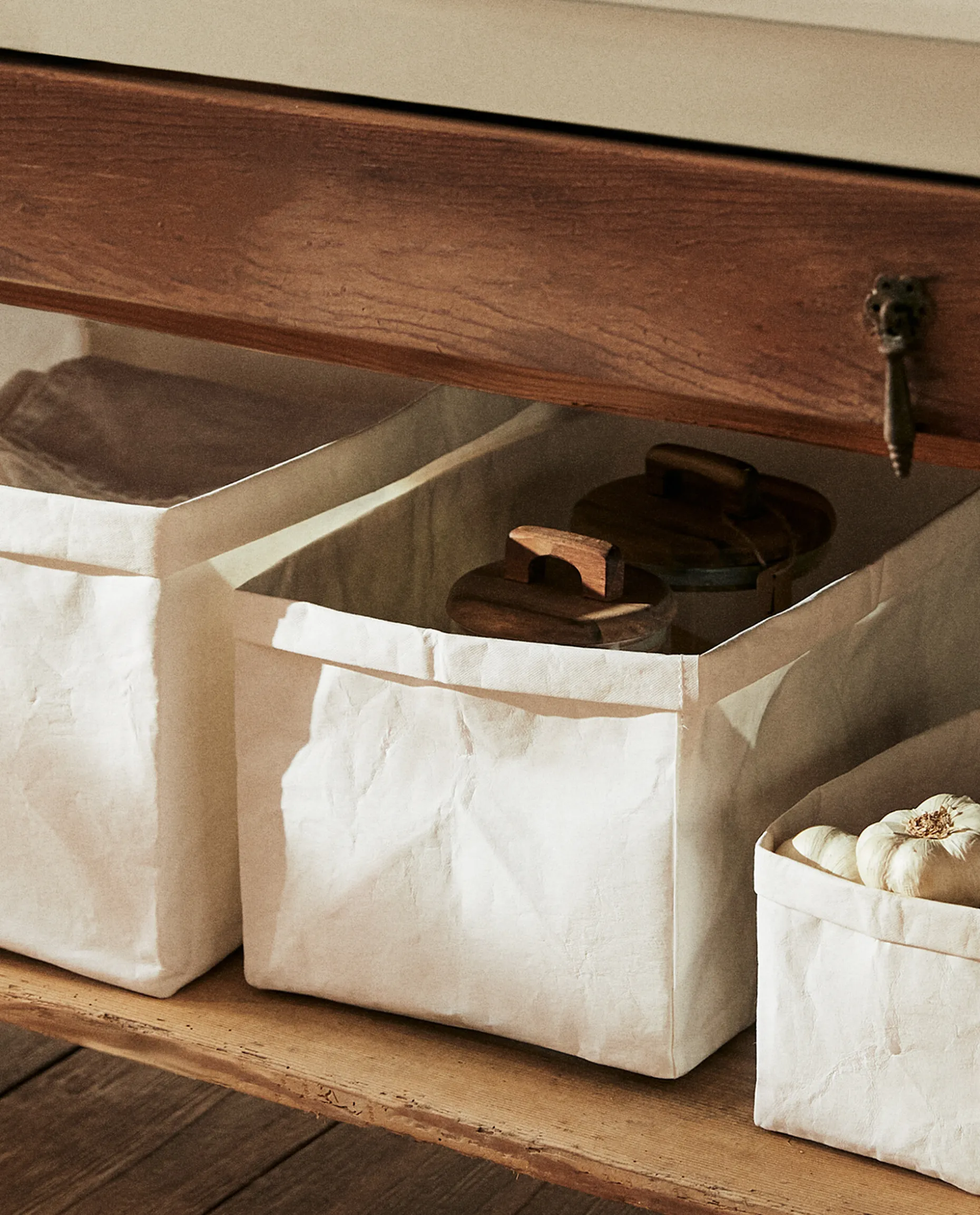 Paper-Design Organizer Basket