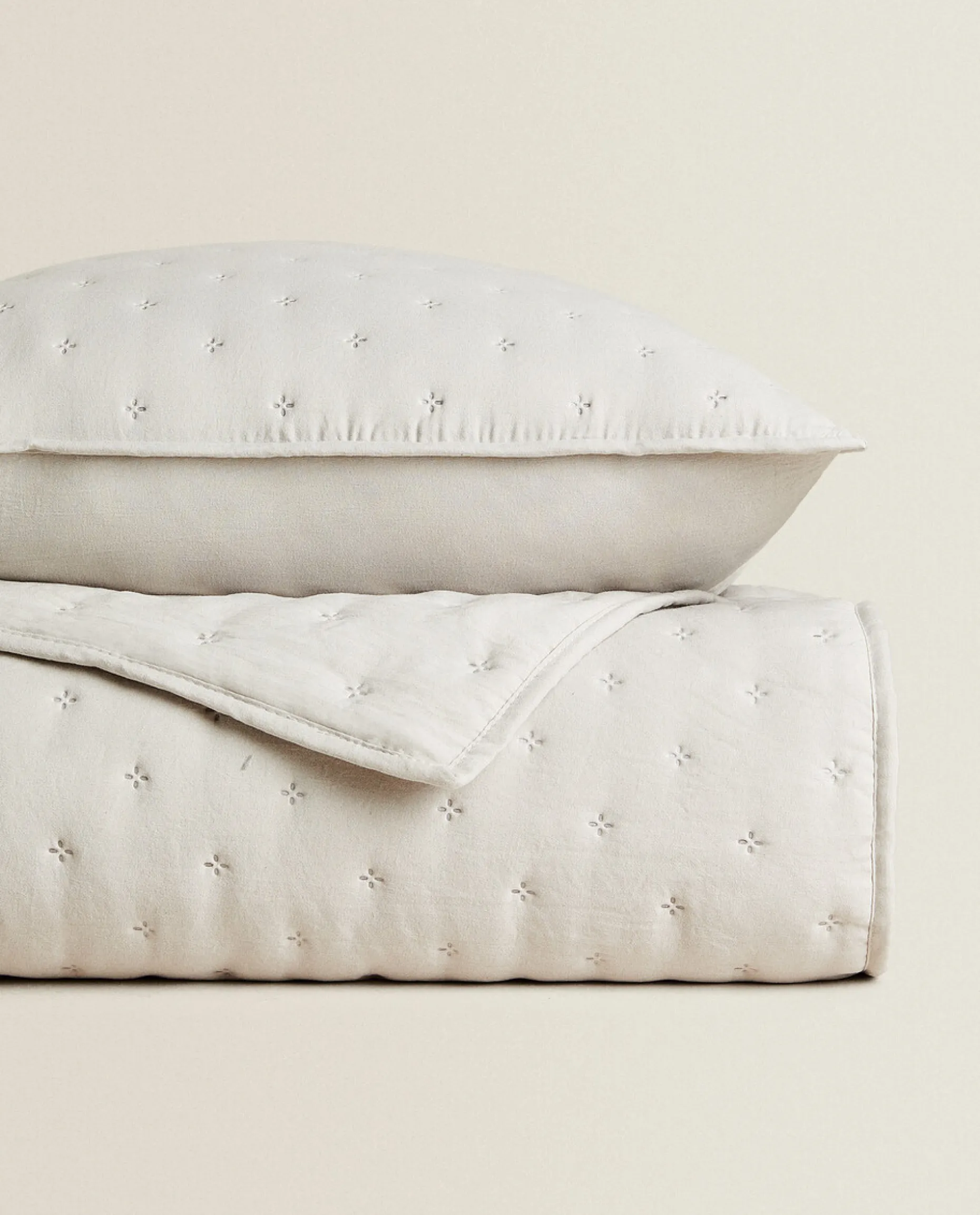 Quilted Quilt With Dots