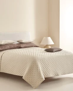 Quilted Quilt With Dots