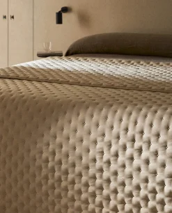 Quilted Quilt With Dots
