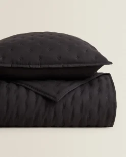 Quilted Quilt With Dots