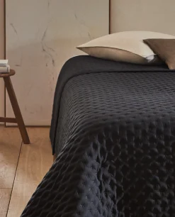 Quilted Quilt With Dots