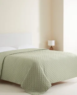 Quilted Quilt With Dots