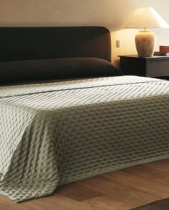 Quilted Quilt With Dots