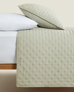 Quilted Quilt With Dots
