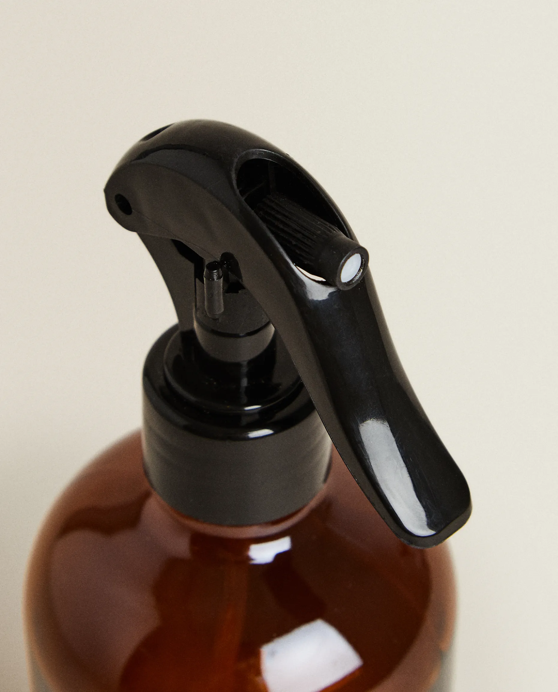 Refillable Glass Spray Bottle (16.91 Oz)