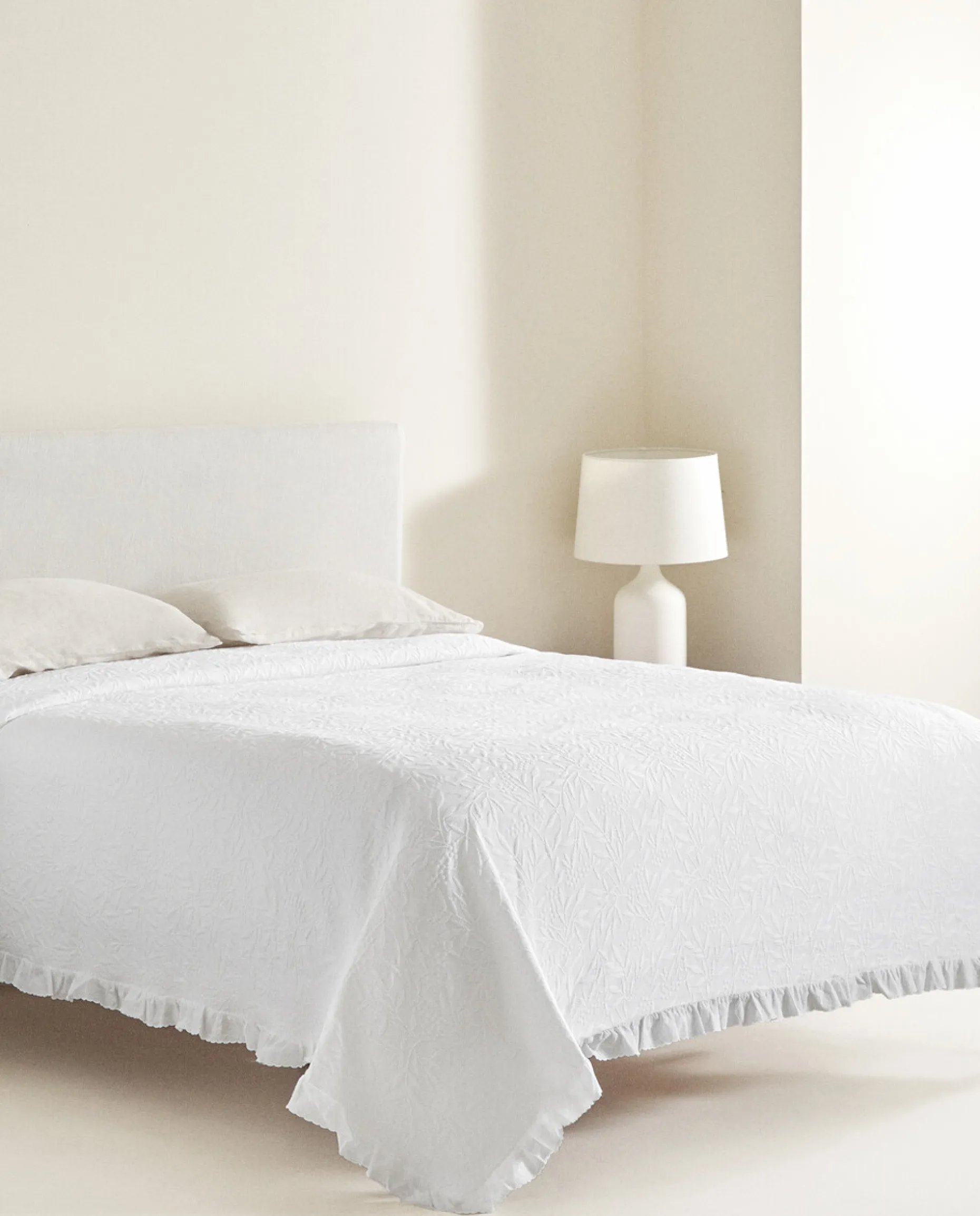 Ruffle Trim Bedspread