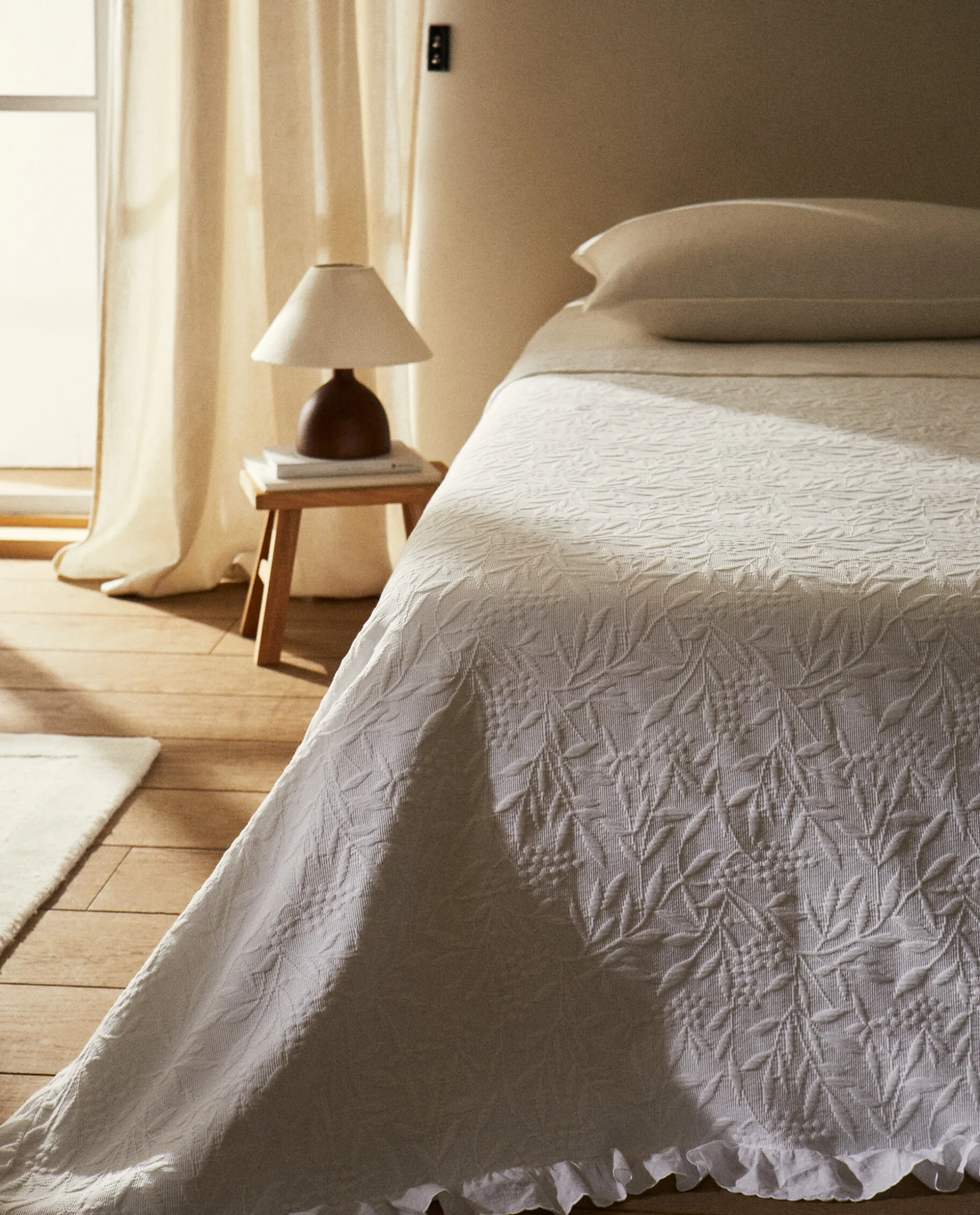 Ruffle Trim Bedspread