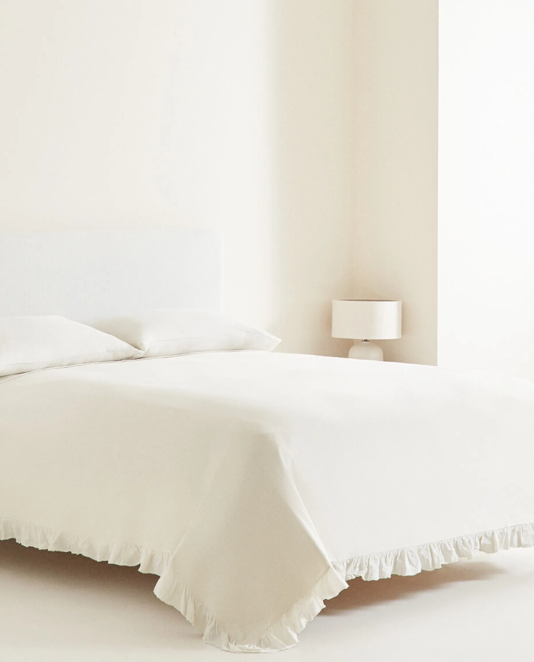 Ruffle Trim Bedspread
