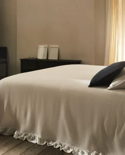Ruffle Trim Bedspread