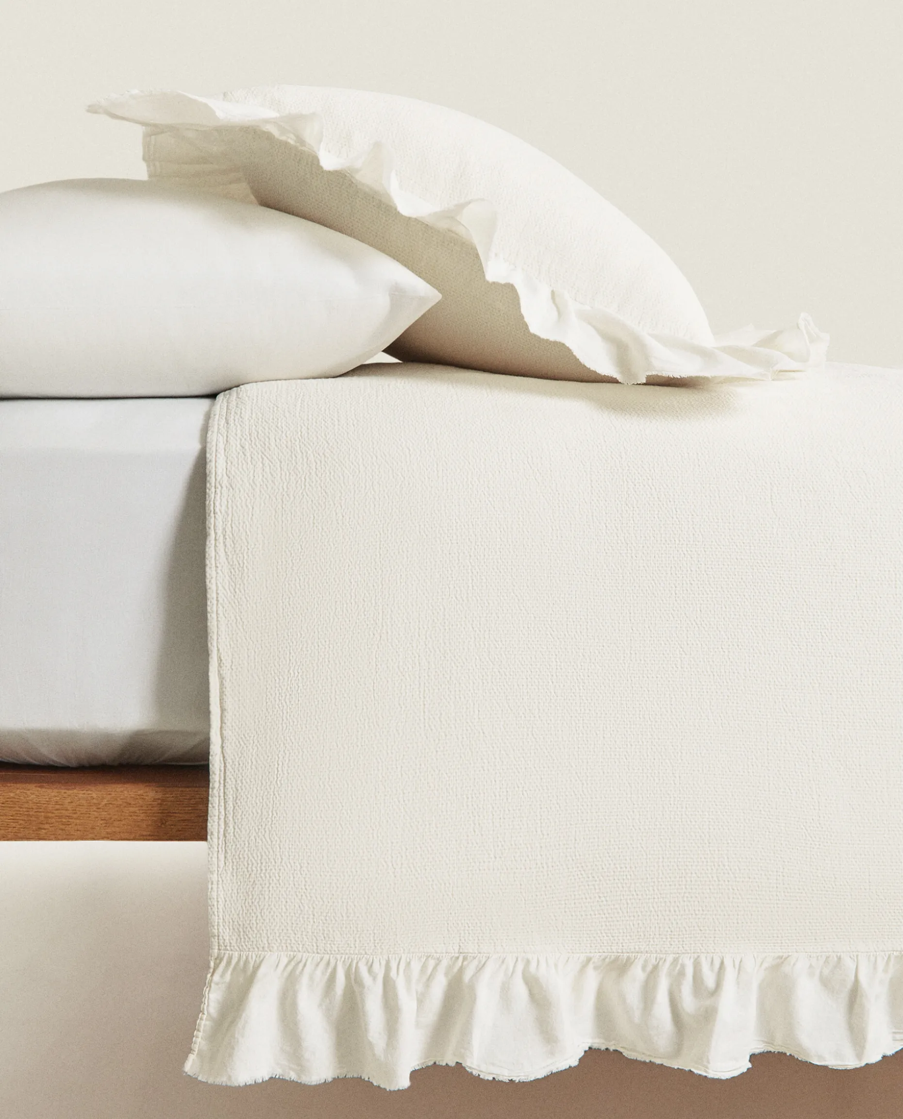 Ruffle Trim Bedspread