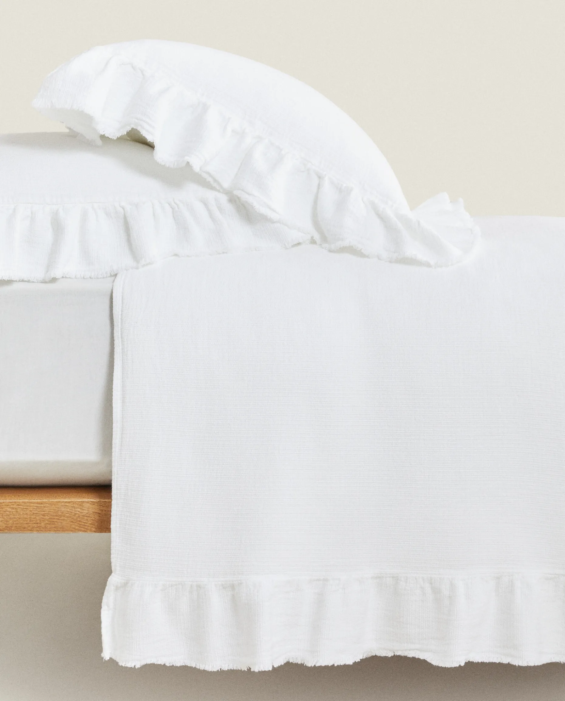 Ruffle Trim Bedspread