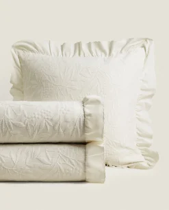 Ruffle Trim Bedspread