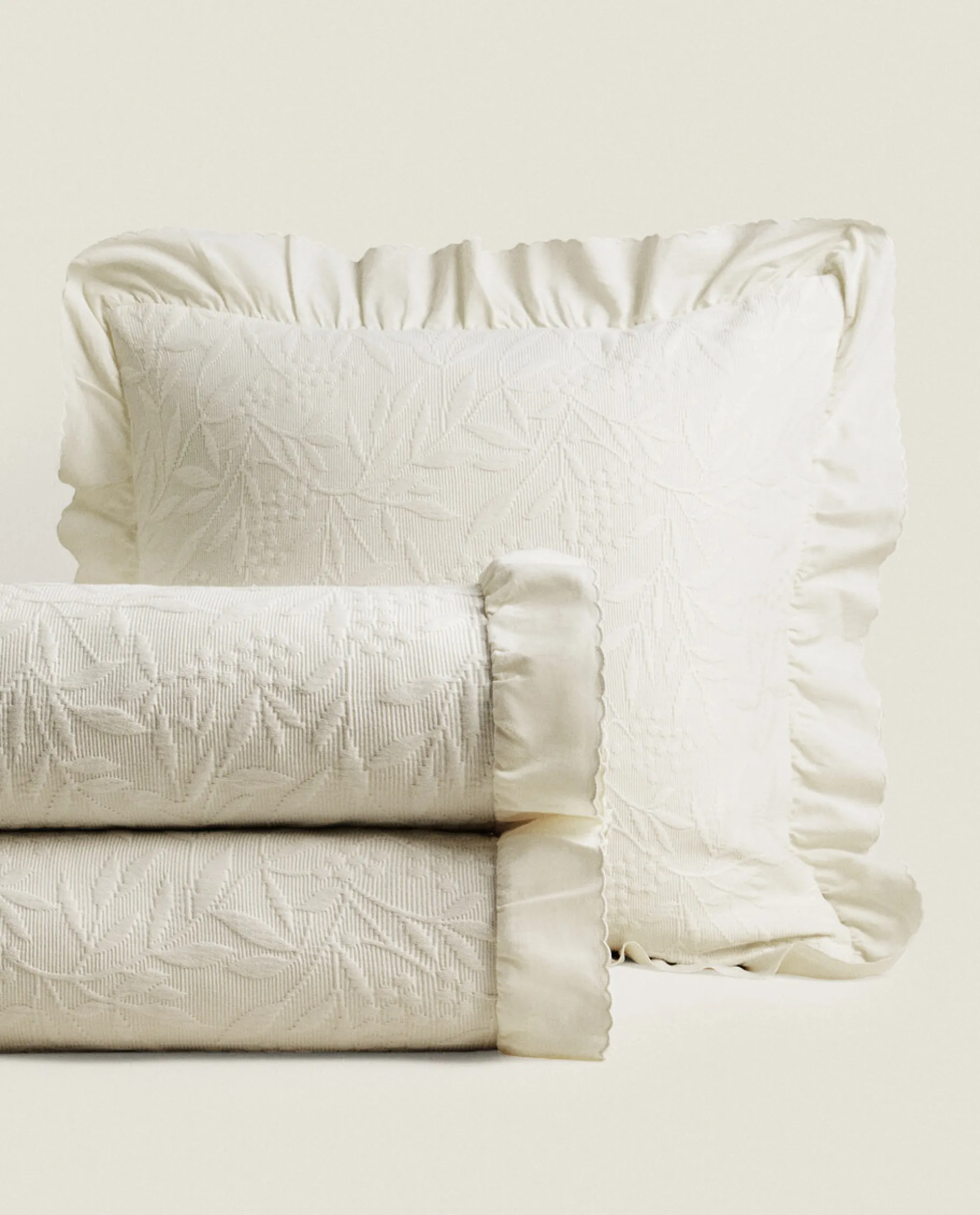Ruffle Trim Bedspread