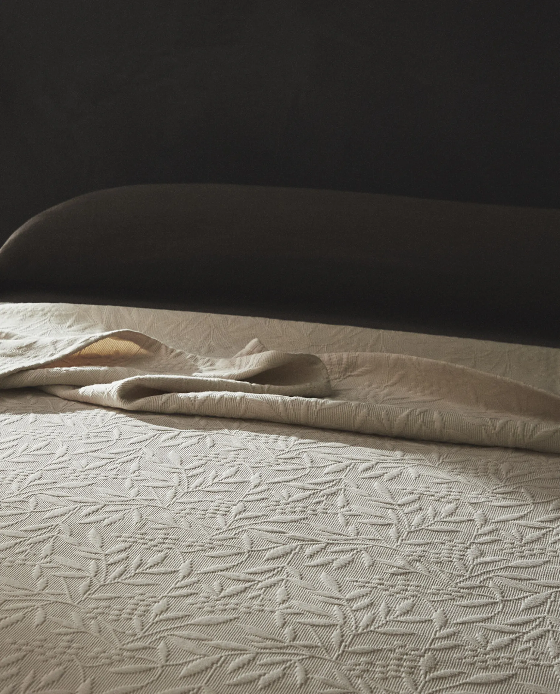 Ruffle Trim Bedspread