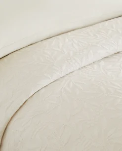 Ruffle Trim Bedspread