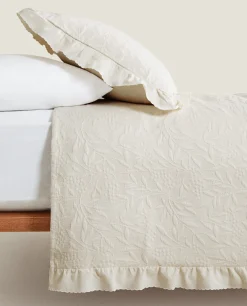 Ruffle Trim Bedspread