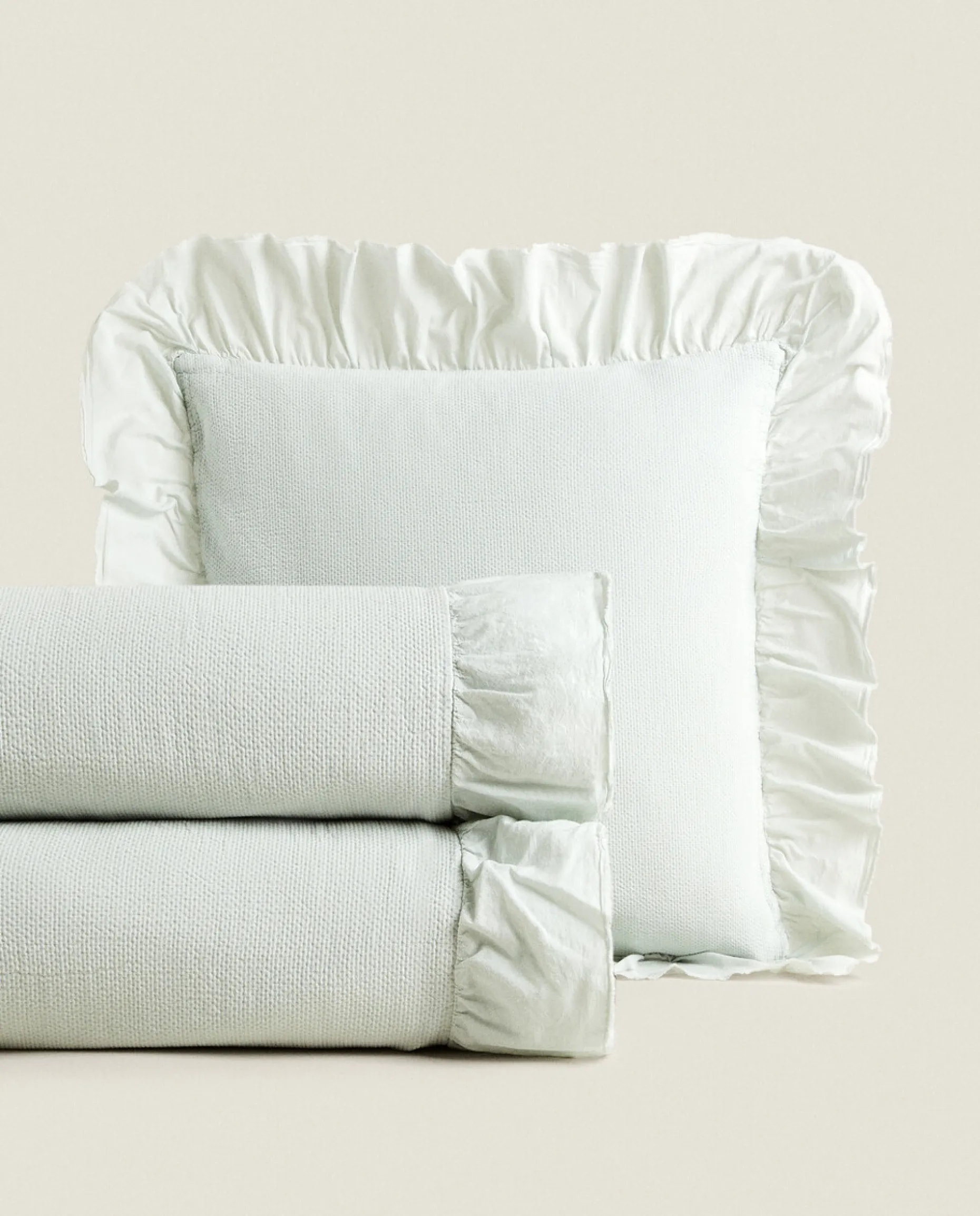 Ruffle Trim Bedspread