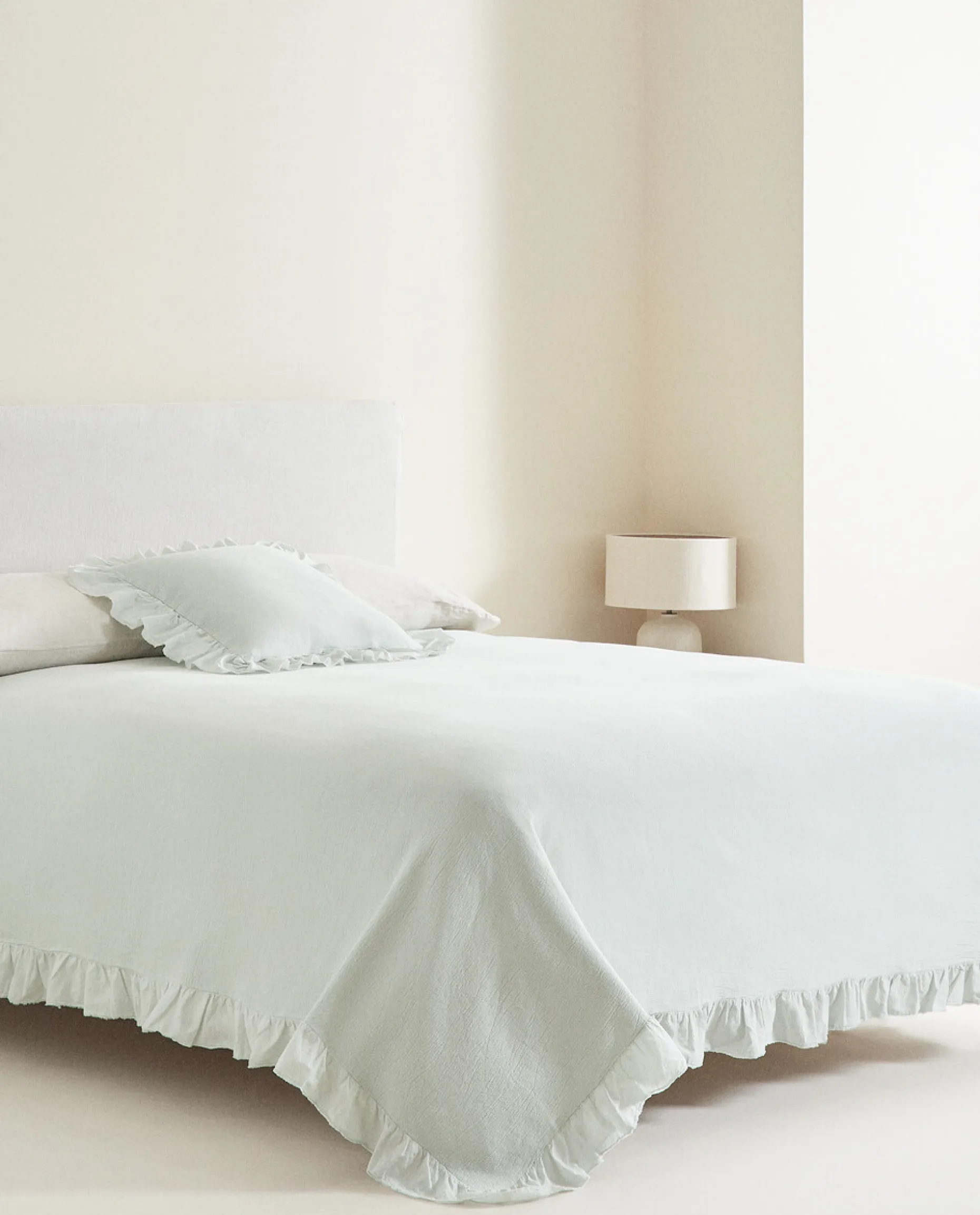 Ruffle Trim Bedspread