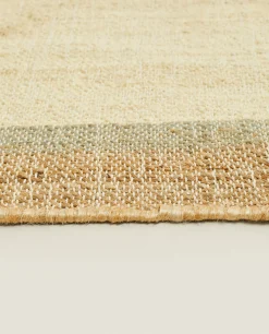 Rug With Contrast Border