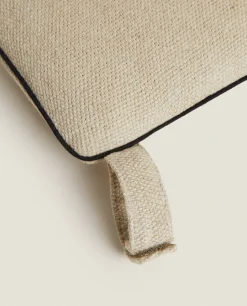 Seat Cushion With Piping