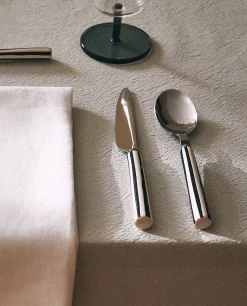 Striped Flatware Set (4 Pieces)