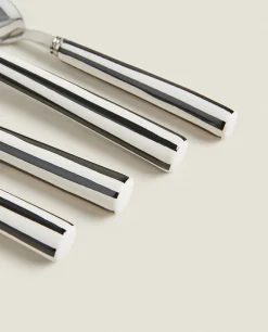 Striped Flatware Set (4 Pieces)