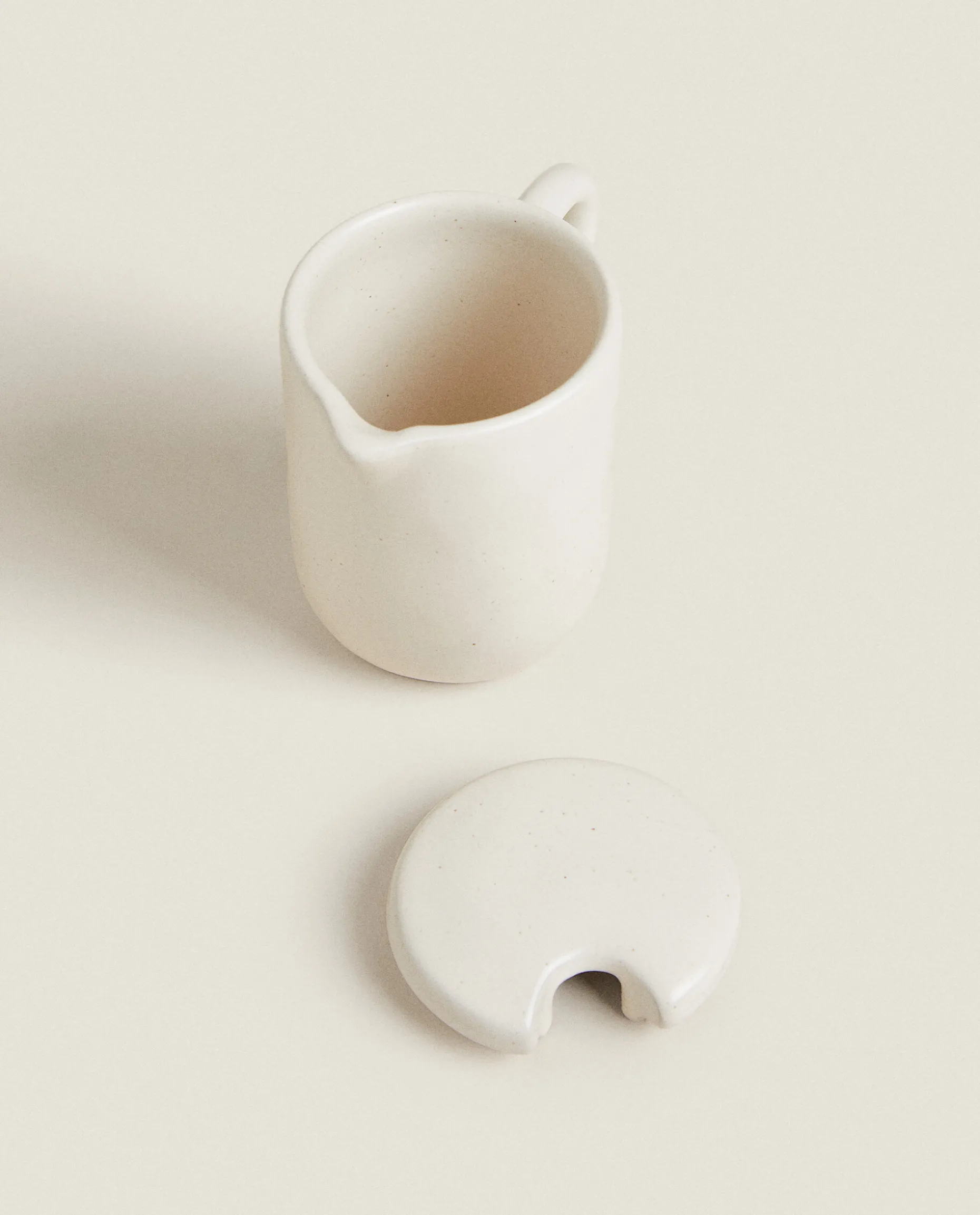 Textured Milk Pitcher With Lid